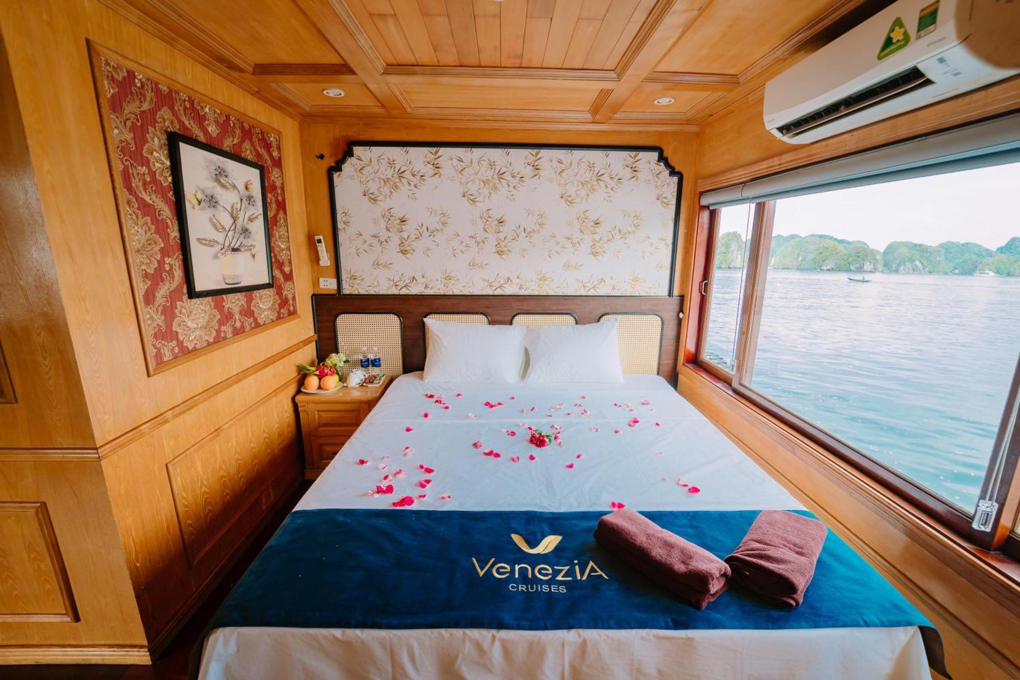Hotel Venezia Cruises Ha Long Exteriér fotografie