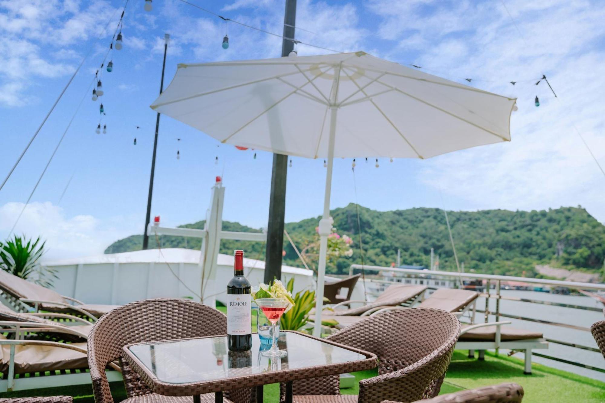 Hotel Venezia Cruises Ha Long Exteriér fotografie